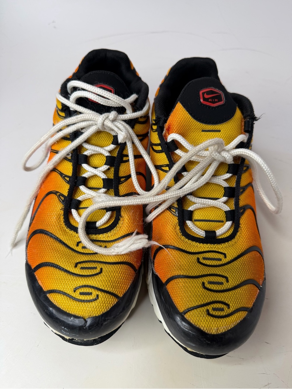 Nike Men’s Gradient Yellow-Orange Athletic Sneakers